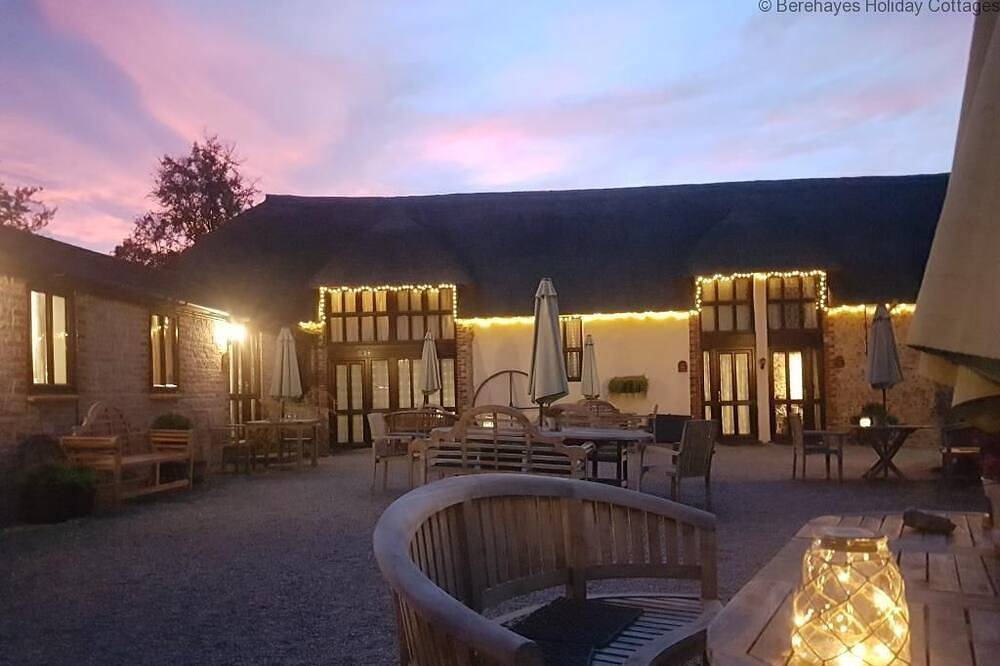 Smugglers Cottage - Logburner, Indoor Pool, Spa, Sauna Access , Alpacas! - sleeps 2 guests  in 1 bed in Dorset