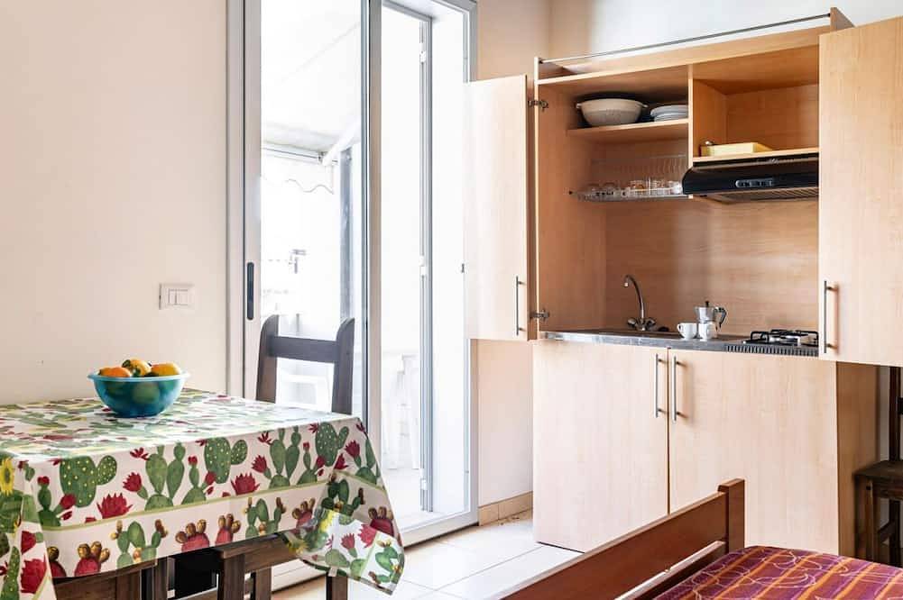 Entire apartment, Mazzarelli Holiday Home - Studio 4 with Balcony in Marina di Ragusa, Ragusa Province