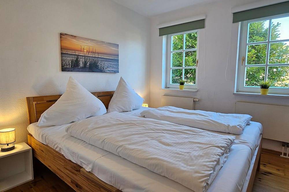 Appartement entier, Villa Seeblick vacation apartments, sleeps 4, from 61 m², balcony or terrace, directly on Lake Scharmützel in Bad Saarow, Dahme-Seengebiet