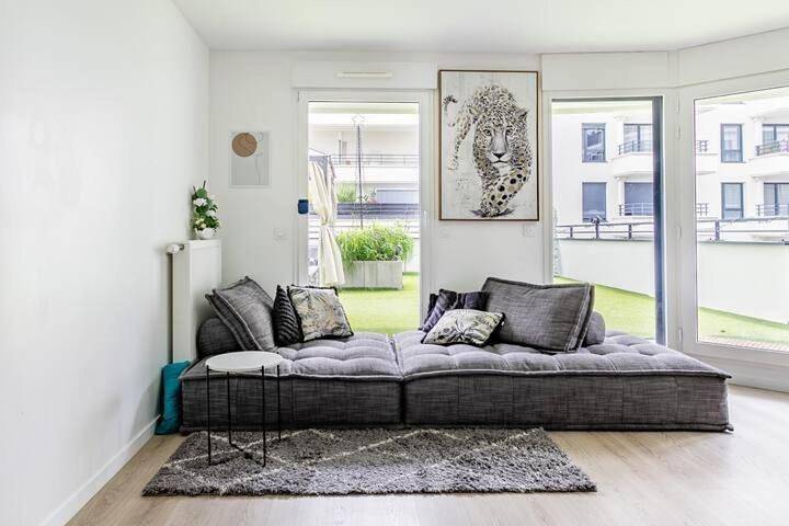 Residence Abraham-Bed&Breakfast Guest Room 2 Ladéfense U-Arena #Parking #Terasse #Fibre #View in Colombes, Hauts-de-Seine