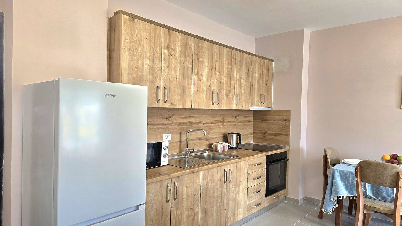Appartamento intero, Appartamento vacanze per 4 persone con balcone in Golem, Albania