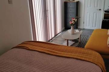 Cottage for 2 People in Poole, Poole Harbour, Photo 4