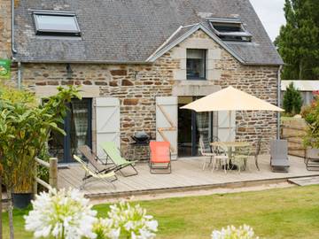 Gîte pour 6 personnes, avec jardin à Dragey-Ronthon