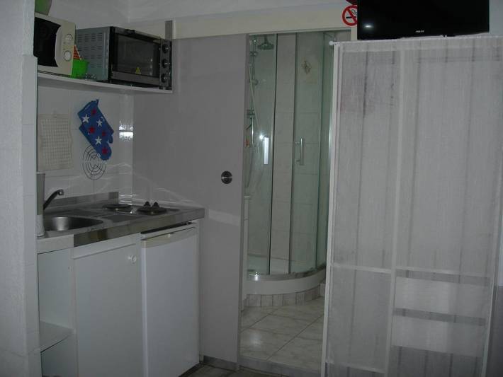 Gîte pour 2 personnes, avec terrasse ainsi que vue et piscine à Caumont-sur-Durance - 4