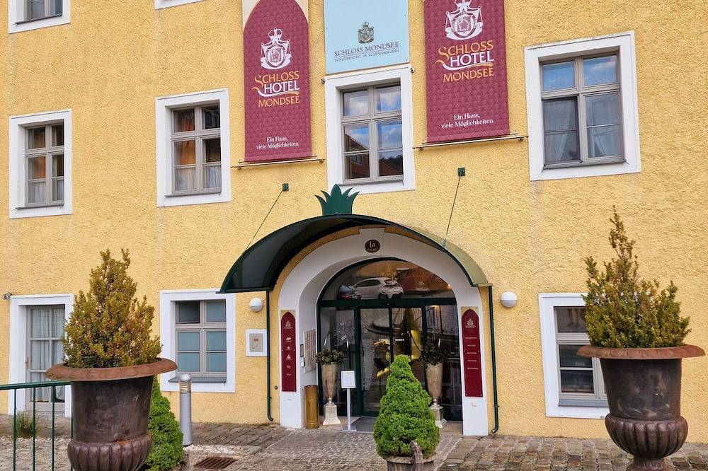 Geheel appartement, Schloss Mondsee in de buurt van Salzburg - leef als een herenhuis in Mondsee (Stadt), Traunviertel