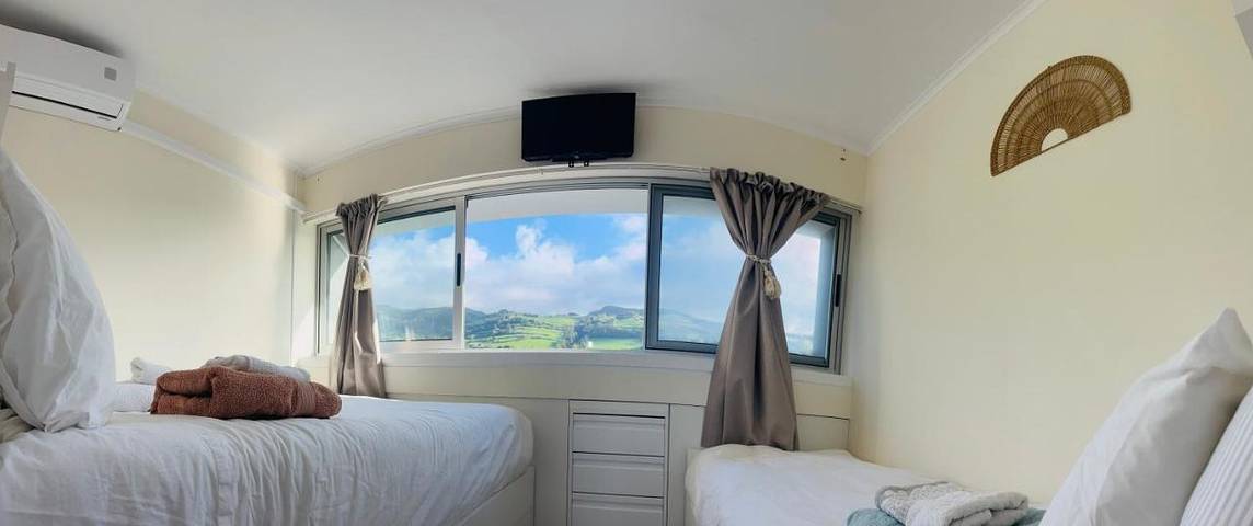 Gîte pour 5 personnes, avec piscine ainsi que vue et terrasse dans Água de Alto - 2