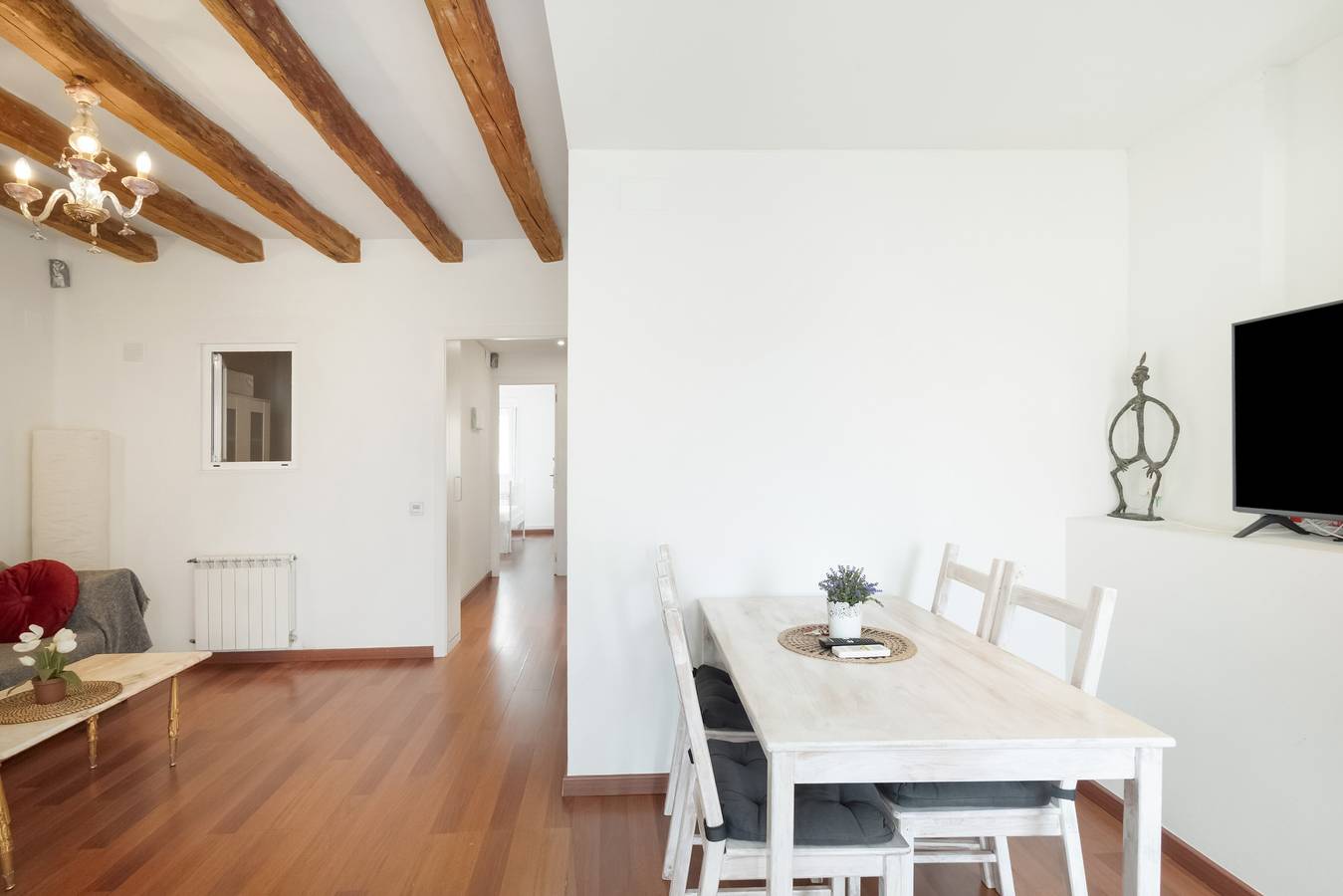 Apartamento entero, Apartamento 'Cozy Centre Manresa' con terraza privada, Wi-Fi y aire acondicionado in Manresa, Pla de Bages DO