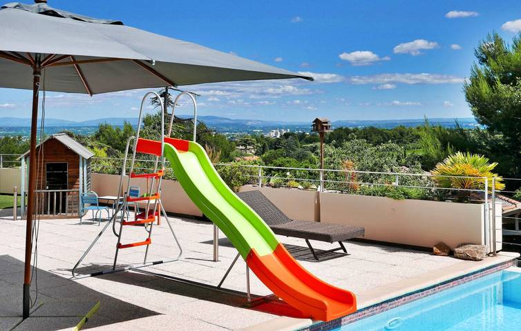 Modernes Apartment mit Pool, Parkplatz und Internet, nahe dem Stadtzentrum in Villeneuve-lès-Avignon, Nimes und Umgebung