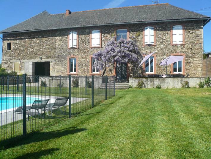 Gîte für 13 Personen, mit Terrasse und Garten sowie Pool und Seeblick am Tarn