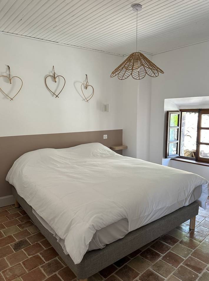 Gîte pour 12 personnes, avec jacuzzi et jardin ainsi que piscine et terrasse, animaux acceptés à Sanilhac - 3