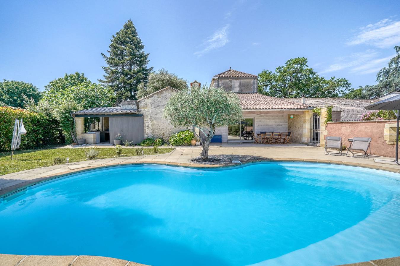 La Maison Sarreau Martin - Entre Vignes et Nature in Gardegan-et-Tourtirac, Région de Libourne