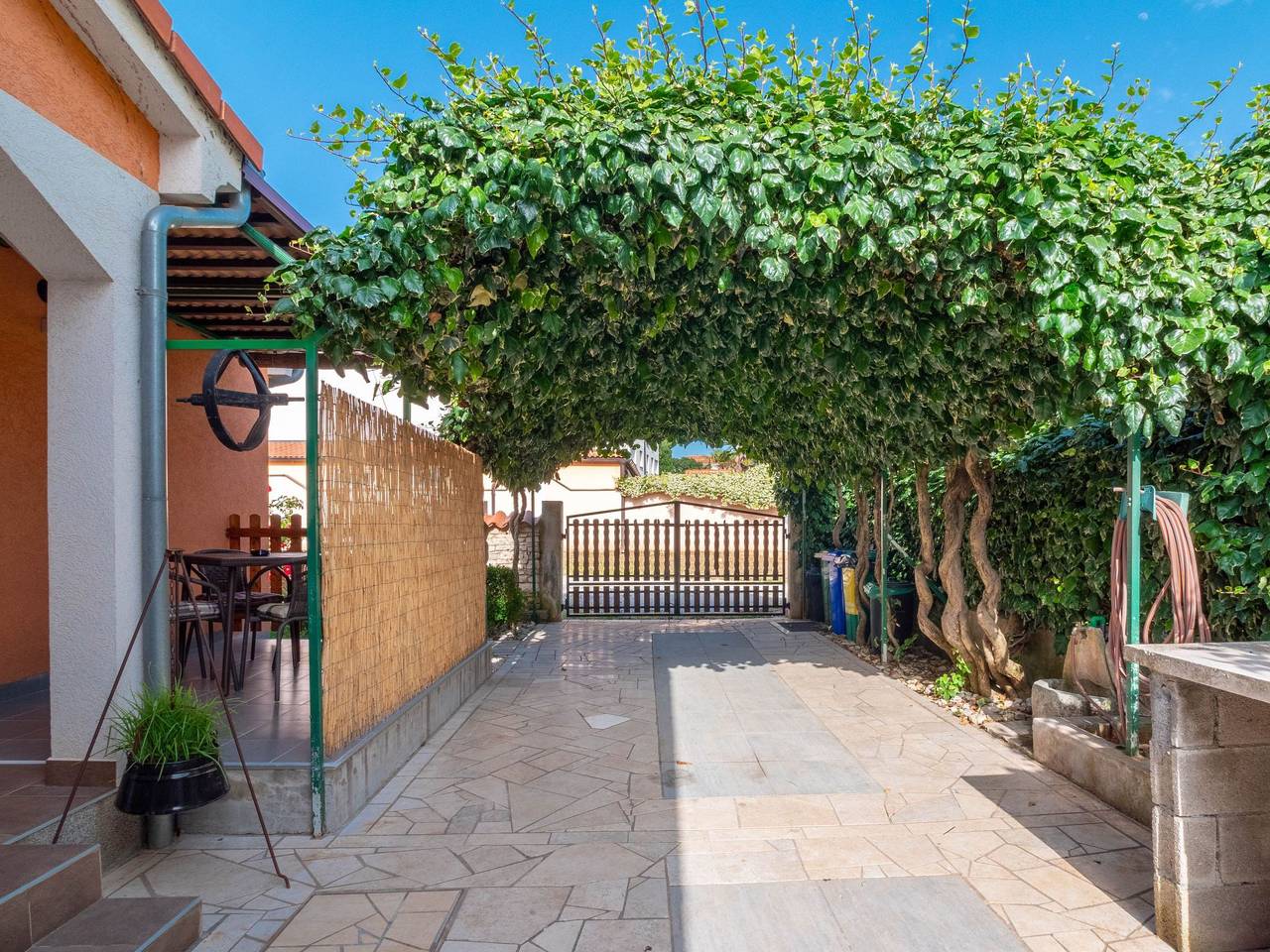 Ganze Wohnung, "" mit privater Terrasse in Medulin Stadt, Medulin