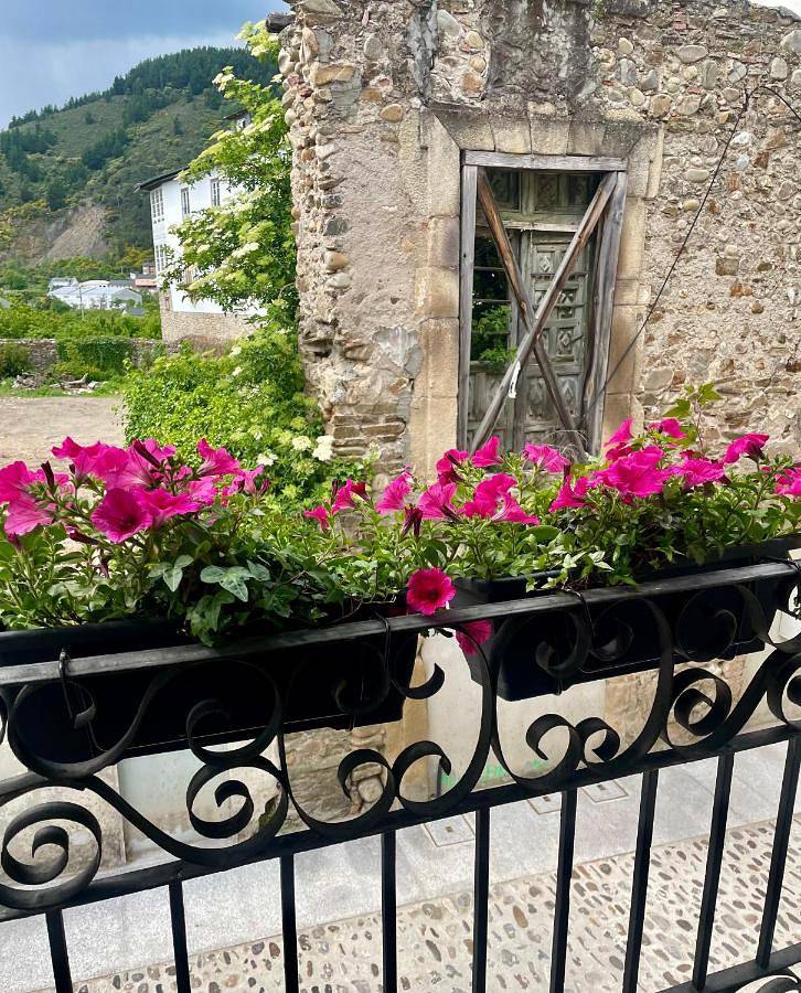 Casa El Colibrí in Villafranca del Bierzo, Cordillera Cantábrica