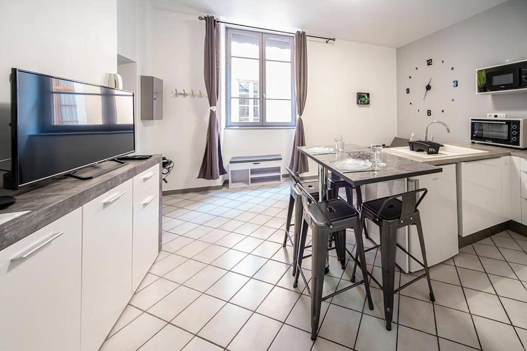 Appartement entier, One-Bedroom Apartment in Chalon-sur-Saône, Région de Chalon-sur-Saône