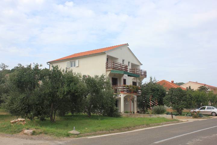 Ganze Wohnung, 2-Zimmer-Ferienwohnung mit Terrasse und Meerblick Kraj (Pasman) A-8502-a in Ugrinici, Kraj