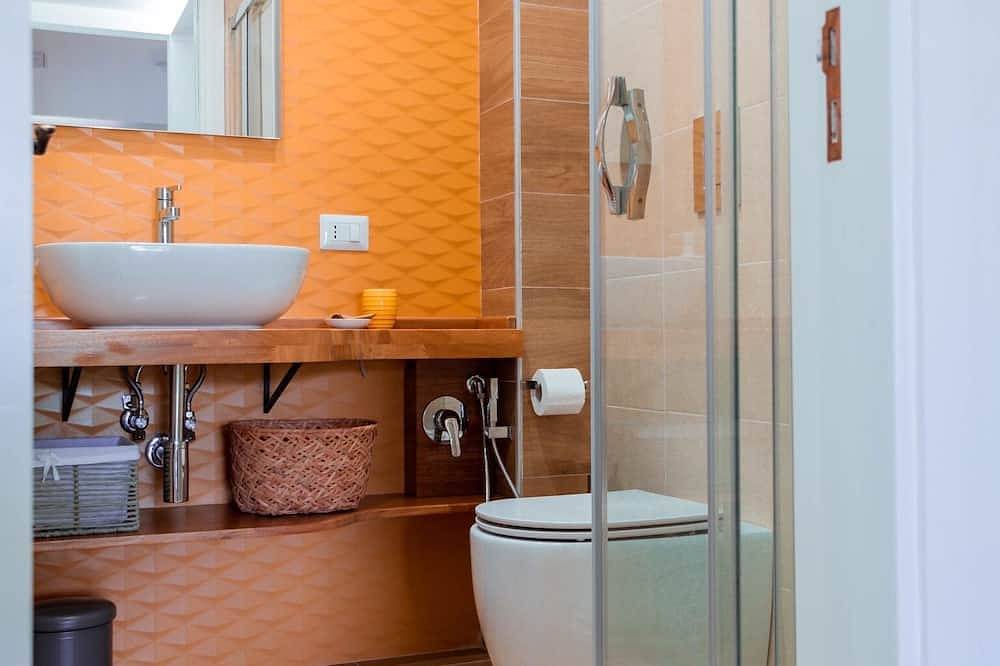 Entire apartment, Independent apartment, for relaxing holidays, with views between the sea and Etna in Santa Venerina, Mount Etna