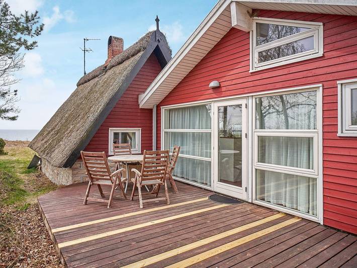 Hus för 8 Personer, med bastu samt bubbelpool och pool och terass, barnvänlig på Bornholm