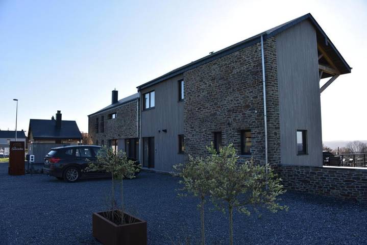 Location de vacances pour 10 personnes, avec piscine ainsi que jardin et vue, animaux acceptés à Rochehaut - 3