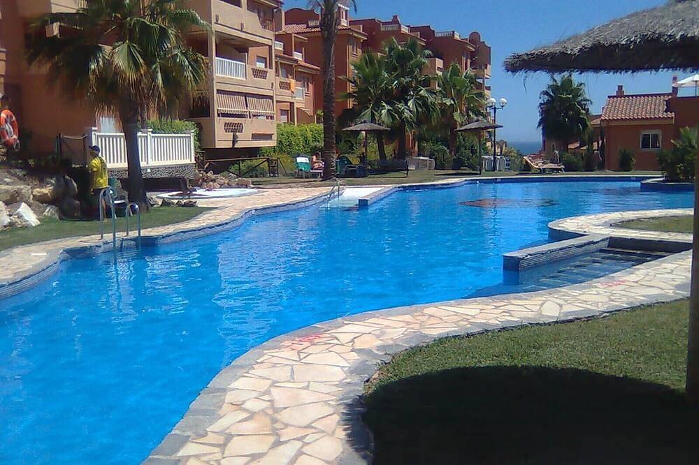 Entire apartment, From £245pw, 2/3bed Sleeps 6 Cabopino, Marbella,  South Facing Balcony. in Hacienda Las Chapas, Marbella
