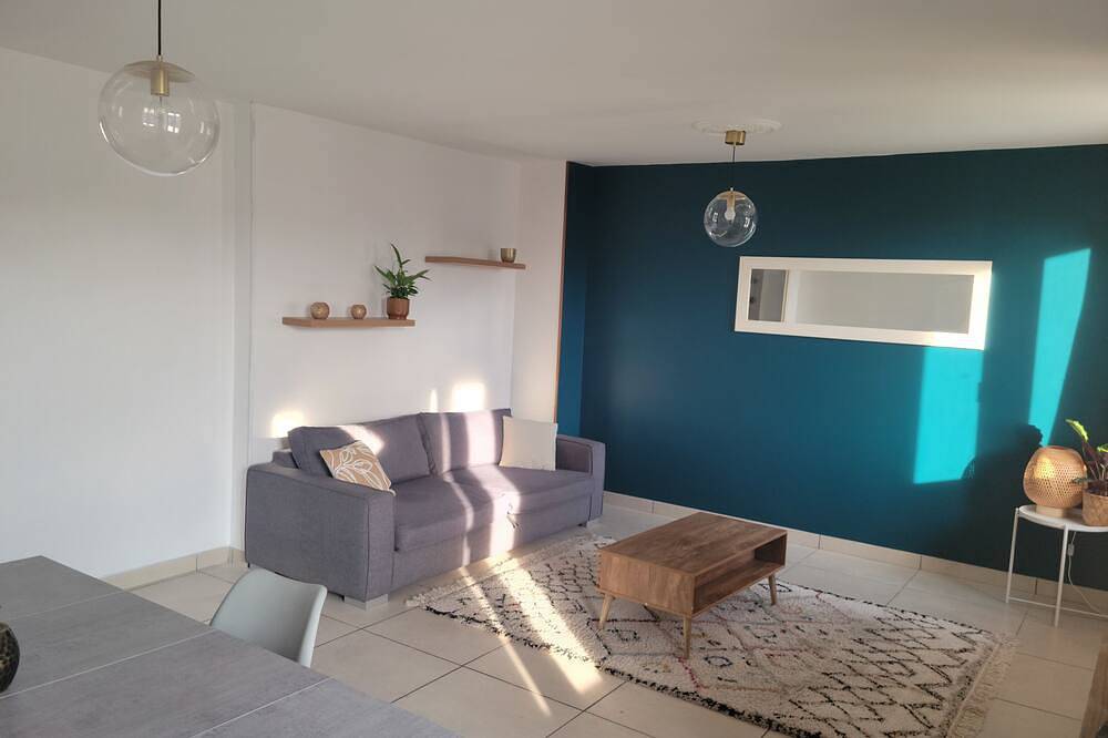 Ganze Wohnung, Spacious new apartment. Close to ski resorts in L'Isère, Isère