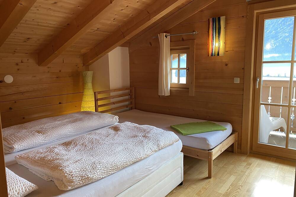 Chalet Descansa is a stylish, detached chalet with every comfort. in Neukirchen am Großvenediger, Kitzbüheler Alpen