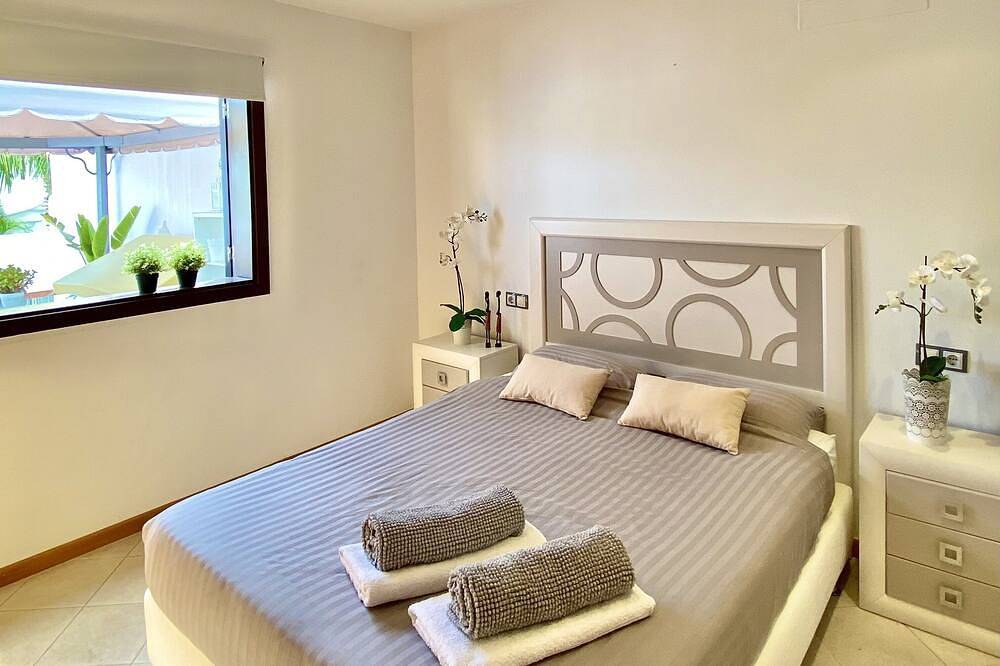 Deluxe apartment at Heated Pools Resort in Playa Paraíso, Adeje