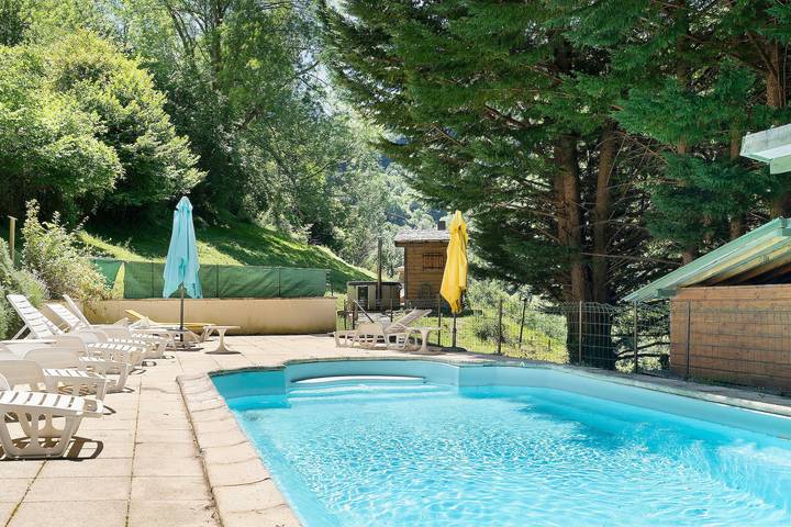 Location de vacances pour 11 personnes, avec sauna ainsi que jacuzzi et jardin, adapté aux familles dans vallée d'Aspe - 2