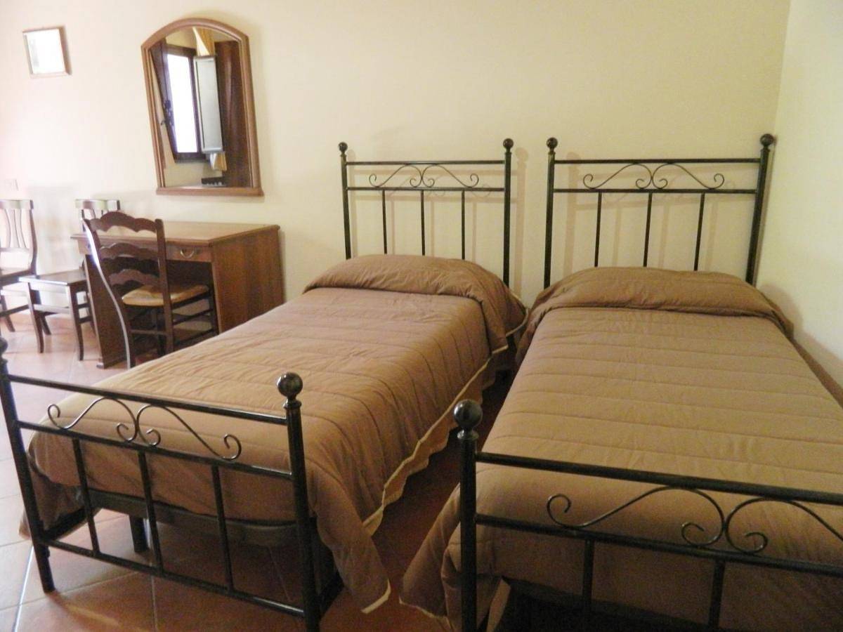 Large Double Room in Torre Archirafi, Riposto