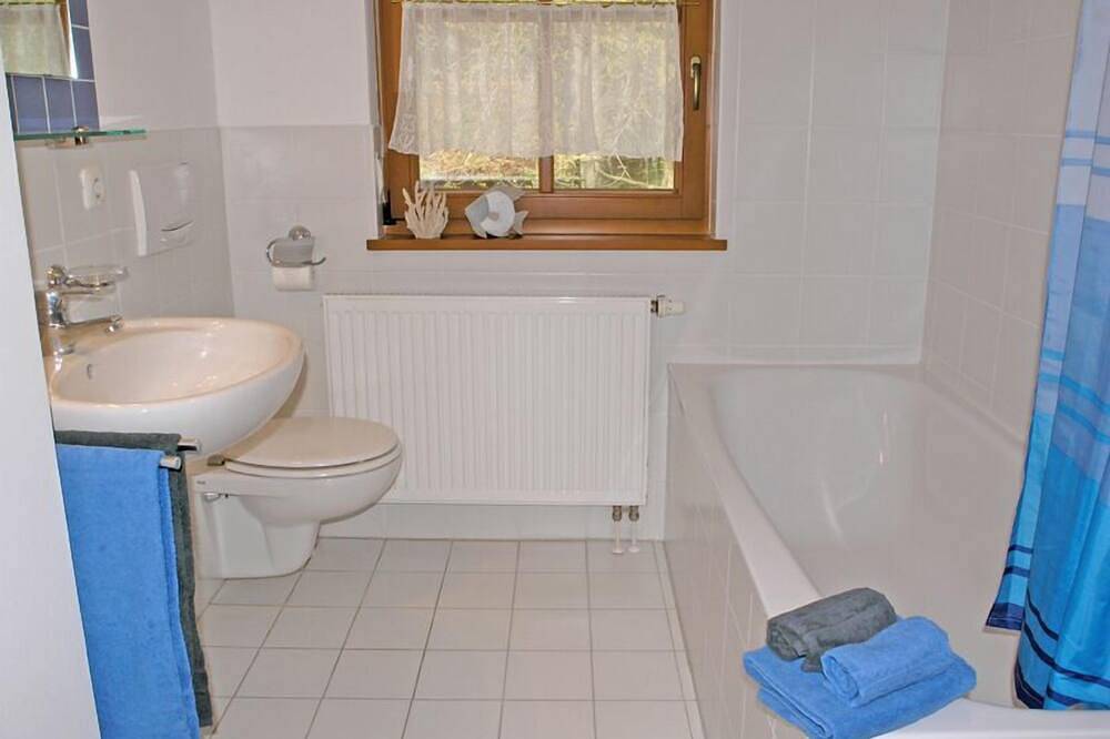 Ganze Wohnung, Ferienwohnung Nr. 2 mit 50 qm in Gollenshausen am Chiemsee, Gstadt am Chiemsee