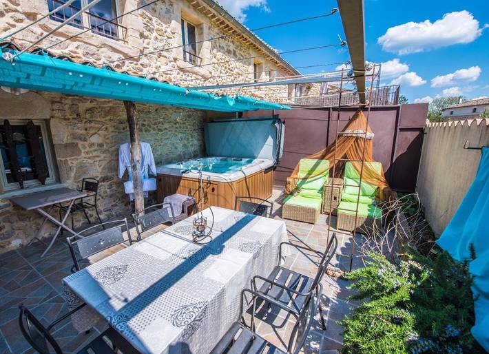 Appartement de vacances pour 6 personnes, avec piscine ainsi que jacuzzi et jardin