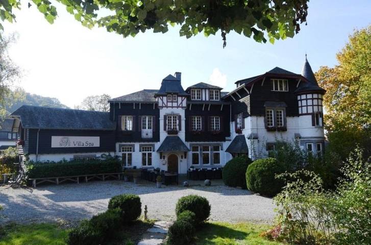 Villa voor 25 personen, with Terras and Tuin as well as Sauna in Spa