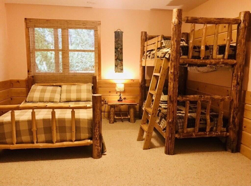 Neue Auflistung!Schöne Blockhütte in der Nähe von Devil`s Lake. in Devils Lake