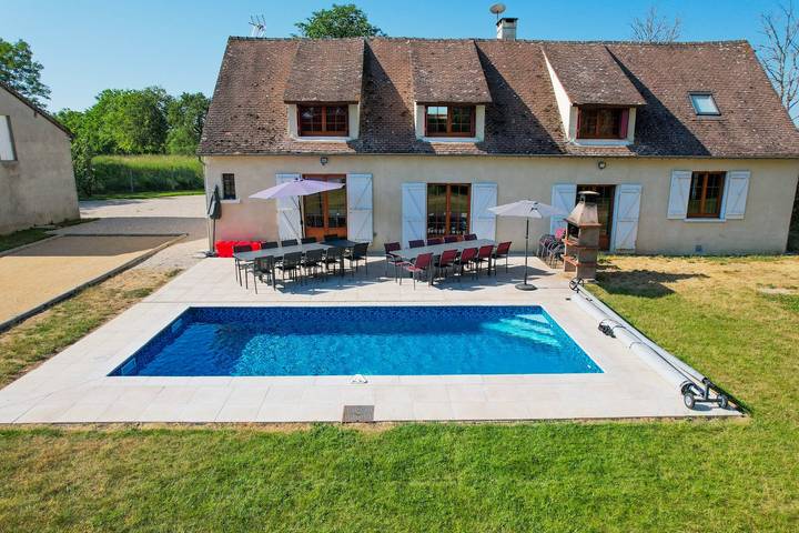 Villa pour 30 personnes, avec jardin et piscine, animaux acceptés en Bourgogne - 2