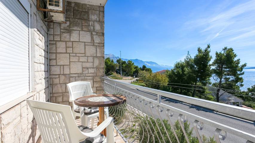 Ferienwohnung für 3 Personen, mit Ausblick und Terrasse in Marusici