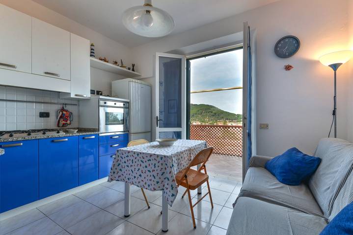 Casa de vacaciones 'Appartamento Belvedere' con vistas al mar, terraza privada y Wi-Fi in Marciana Marina, Archipiélago Toscano