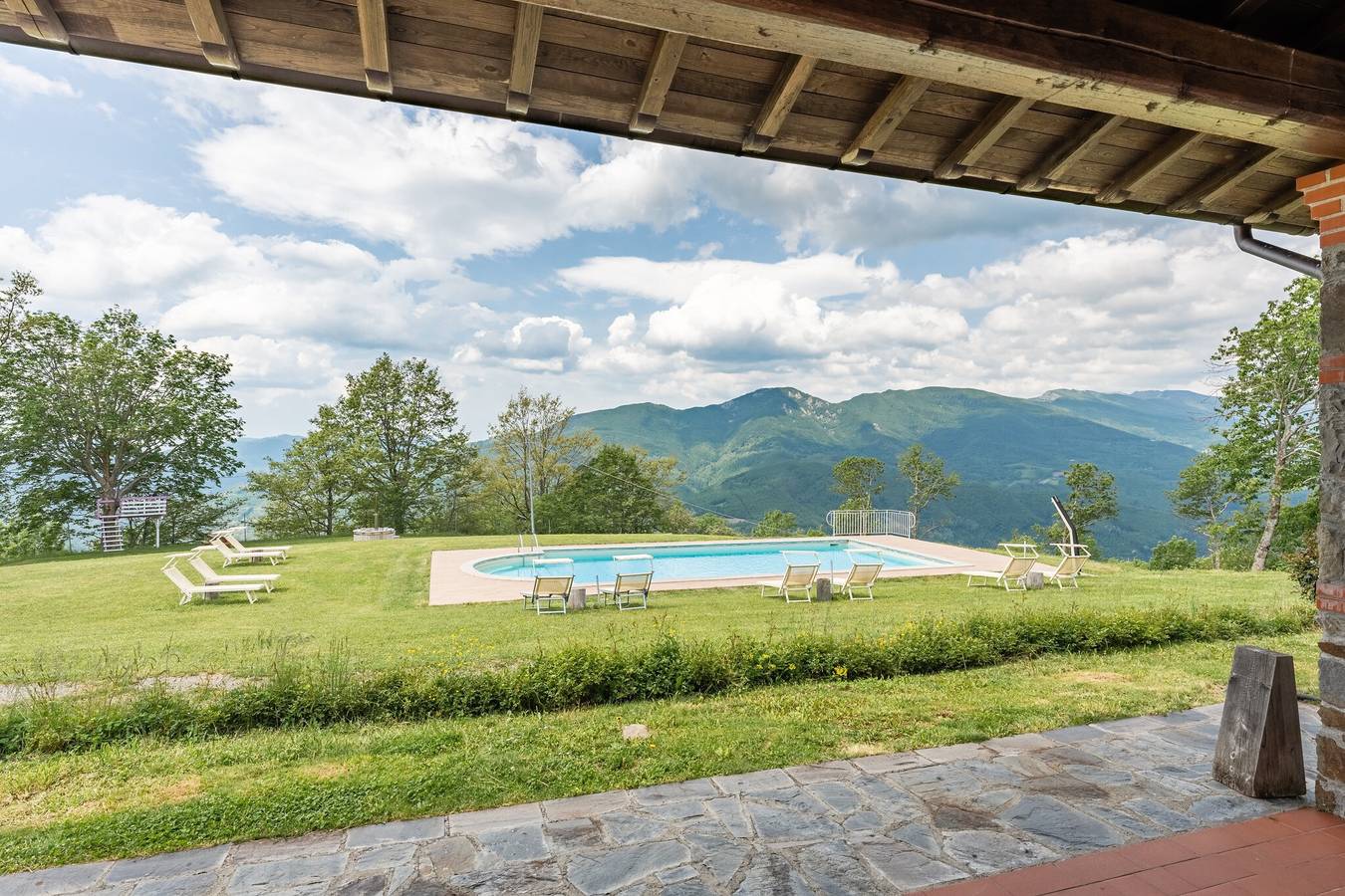 Entire apartment, Vacation Home "Serrino 4" with Mountain View, Pool & Wi-Fi in San Marcello Pistoiese, Pistoia Province