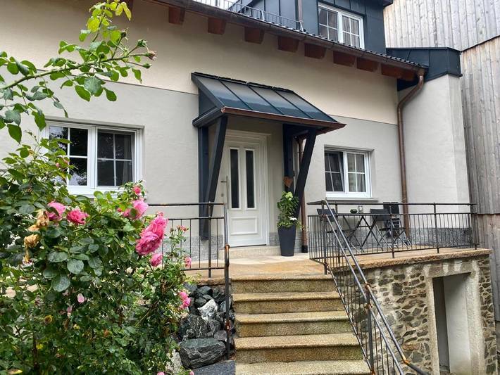 Ferienwohnung für 5 Personen, mit Terrasse und Garten sowie Ausblick in Hof