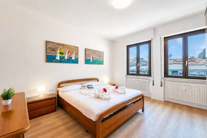 Appartement entier, Casa Lucia in Old Riva Town with Balcony View in Riva del Garda, Montagnes autour du lac de Garde
