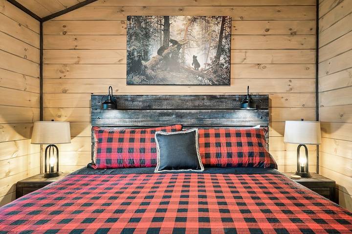 Chalet for 10 people, with balcony and pool as well as hot tub in Pigeon Forge