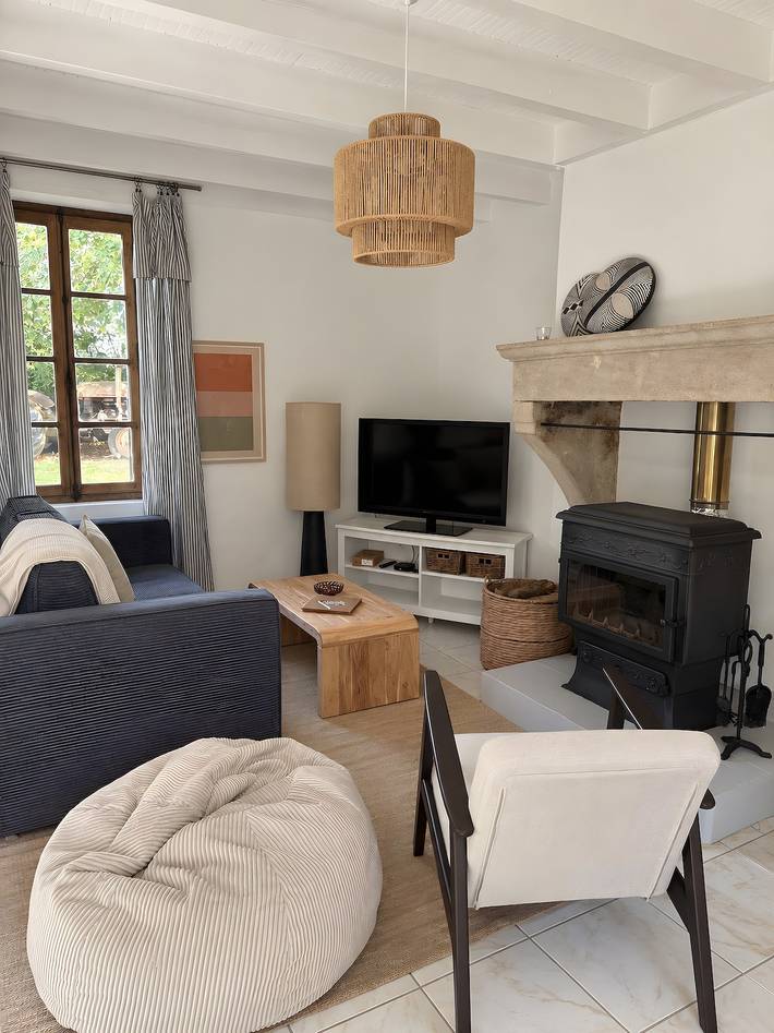 Casa 'Le Petit' con piscina y jardín compartido in Auriolles, Región de Langon