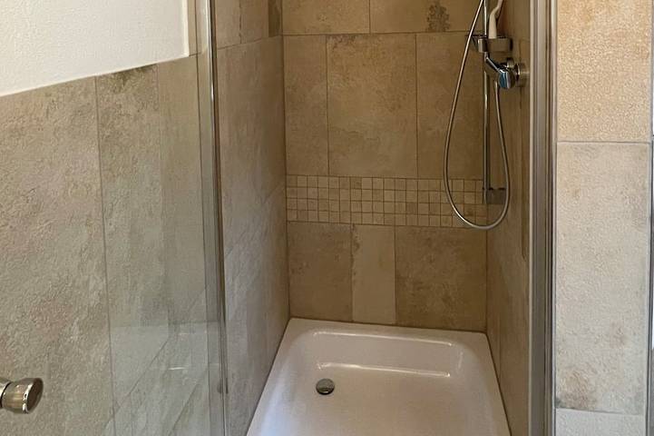 Ganze Wohnung, Familienfreundliche Dachwohnung mit Weit-Blick inmitten vieler Ausflugsziele! in Berg (Oberbayern), Starnberger See