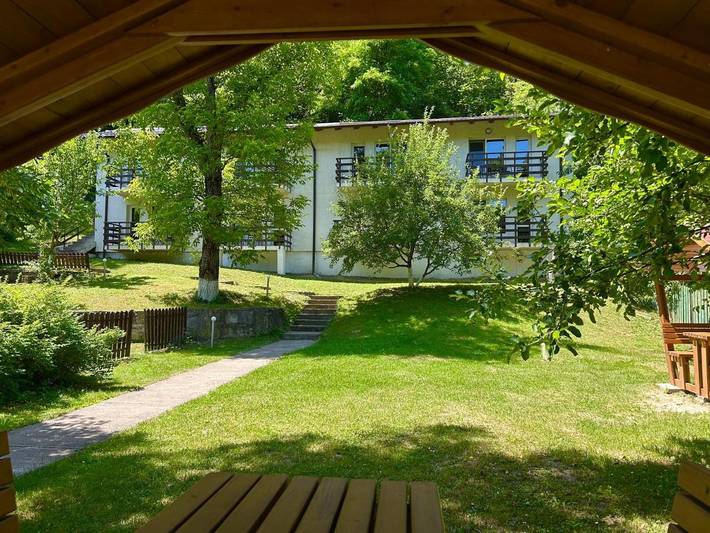 Maison d’hôte pour 4 personnes, avec Balcon et Terrasse ainsi que Jardin et Vue dans Slănic