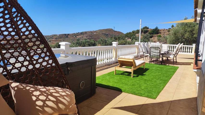 Casa rural para 6 personas, con Balcón y Jacuzzi además de Terraza y Jardín en Sedella - 2