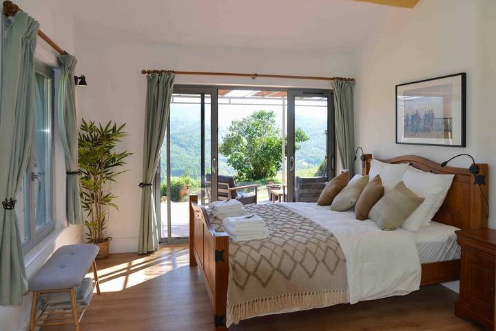 Gîte pour 2 personnes, avec balcon et jardin, adapté aux familles dans l' Ariège - 2
