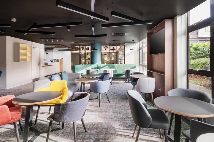 Hôtel pour 3 personnes, avec jardin ainsi que piscine et sauna dans Chatham (United Kingdom) - 2