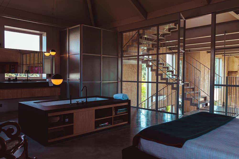 Exquisite urban front beach house in Nevogilde, Porto