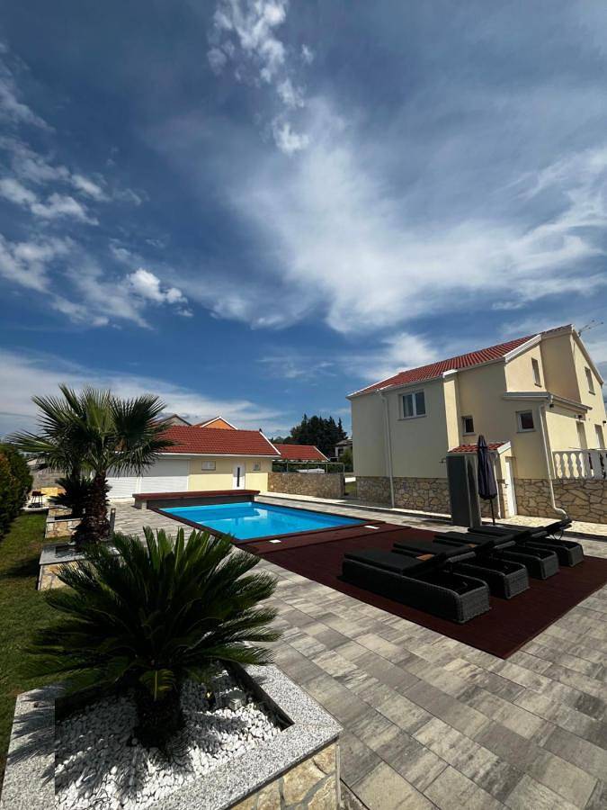 Ferienhaus für 8 Personen, mit Pool und Garten