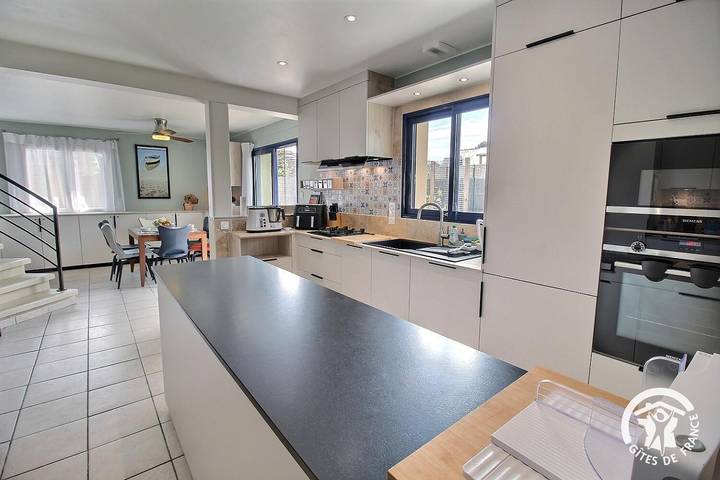 Gîte pour 6 personnes, avec terrasse et jardin dans Plage du Royau - 2