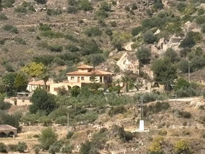 Alojamiento y desayuno para 3 personas, con vistas además de jardín y piscina - 1