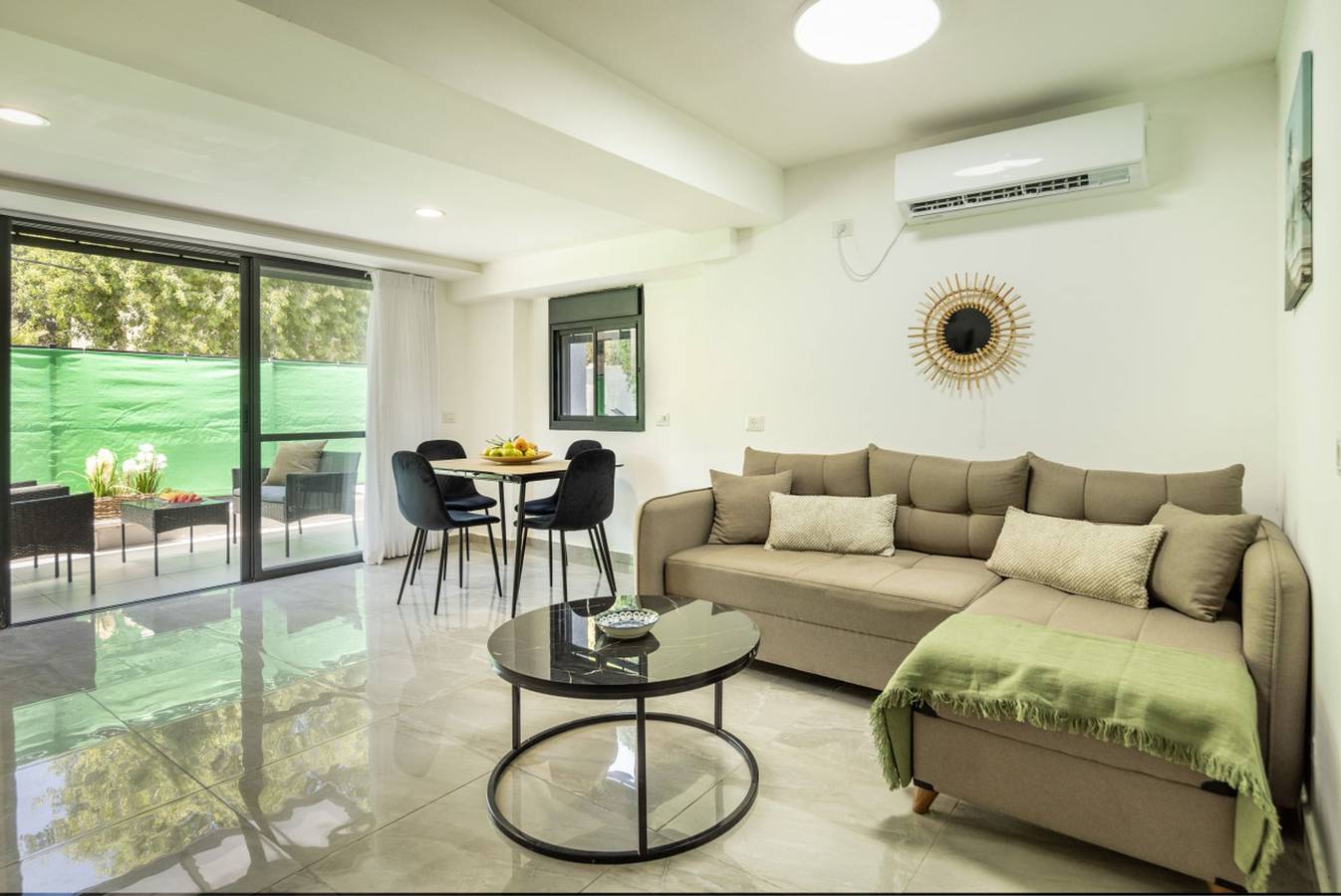 Entire apartment, Bahai Gardens Serenity Apartment in Haifa, Haifa District